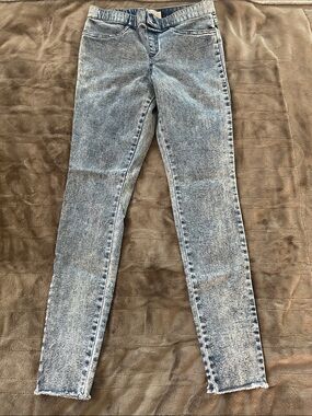 HUE Women’s Light Blue Acid Wash Skinny Jeans